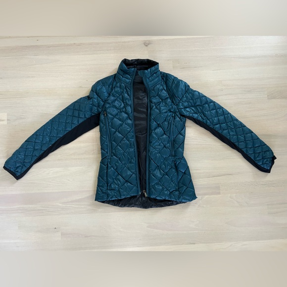 Lululemon run turn around jacket- Alberta Lake Blue/Black reversible 6 - Picture 1 of 7
